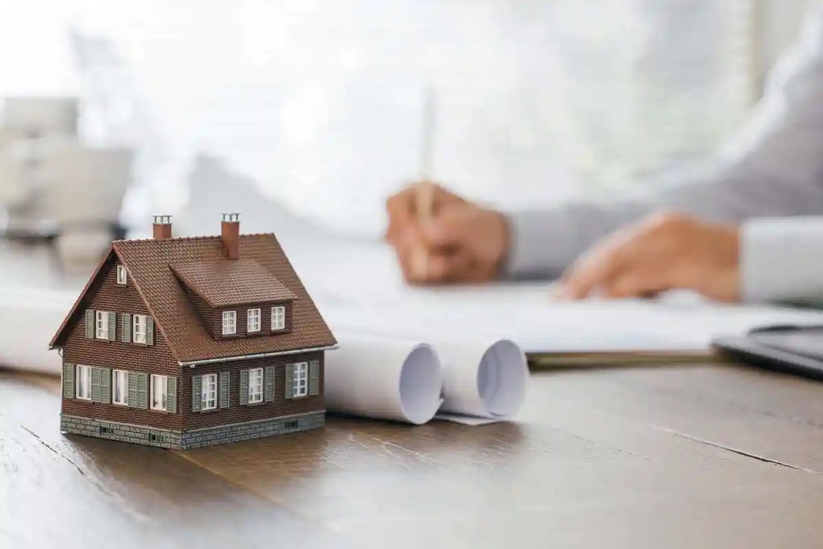 购房人全额付款但未办理过户登记的，不享有房